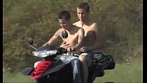 video мальчики развлекаются на улице sex