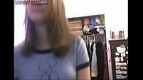 video オタクのひよこはあなたがウェブカメラで彼女の変化を見ることができます sex