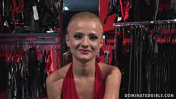 video покорная бондаж продавщица шлюха скованная шлепками и бдсм трах sex