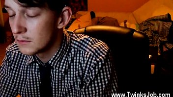 video twinks xxx после того как крис глубоко заглатывает его член митч пробует вкус sex