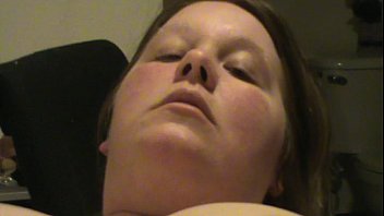 video 盗撮ニコールは彼女のクリトリスをオーガズムにこすります sex