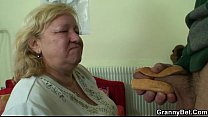 video грудастая бабушка пробует вкусный член sex