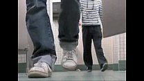 video 公衆トイレでイケメンが披露 sex