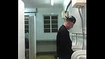 video taradão fucks friend in the bathroom in hot quickie sex