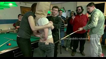 video блондинкушлюшку с большими сиськами трахнули в банды и трахнули во все ее дырки sex