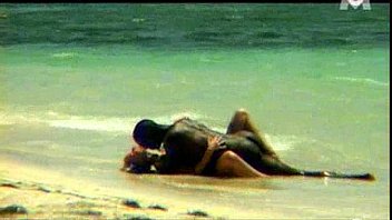 video モニカスウィートのビーチでの異人種間のセックスsoftcore sex