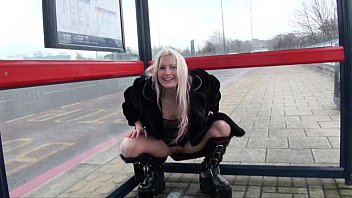 video 公共の場で放尿する楽しい英国のポルノスターkazb sex