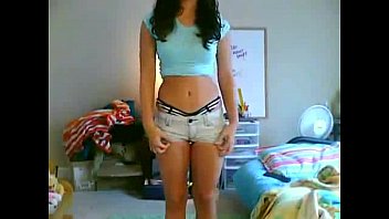 video セクシーなブルネットは移動する方法を知っています sex