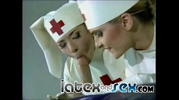 video enfermeiras de látex tratam um cara com máscara de gás de sex