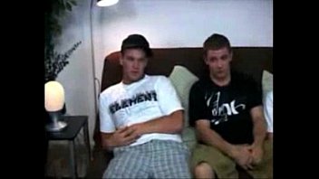 video четыре сломленных гетеросексуальных парня занимаются сексом sex