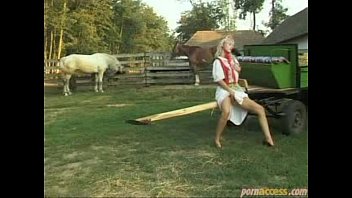 video paesant трахается на улице на ферме с двумя мужчинами sex