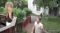 video немецкая худенькая тинка трахается с огромным членом на публике на улице и получает камшот sex