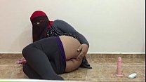 video арабский горячий шмель в хиджабе играет с дилдо и трахает задницу sex