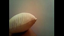 video молодой парень трахает подушку sex
