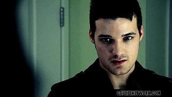 video возбужденный вампир edmund пирует сегодня вечером на члене и заднице sex