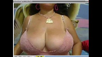 video сексуальная девушка с дилдо перед вебкамерой sex