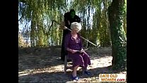 video бабушка получает урок от мужчины в маске sex