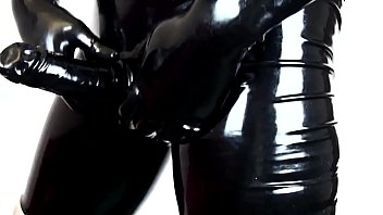 video タイトなラテックスパンツ手袋ザーメン sex
