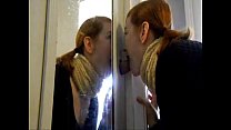 video рыжая подруга делает минет через глорихол в туалете sex