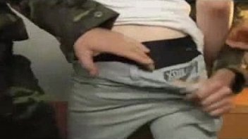 video 生のアクションでイケメン兵士2 sex