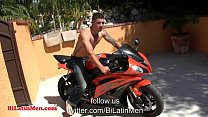 video papi masculin chaud avec une belle bite dure tire une charge énorme sex