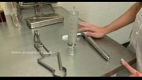 video 貪欲なお尻を持つ看護師はコックを食べる sex