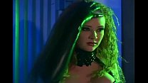 video 手袋とラテックスの制服を着た赤毛のクソ sex
