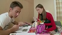 video миниатюрная сестра соблазняет сводного брата потрахаться и кончить ему на лицо sex