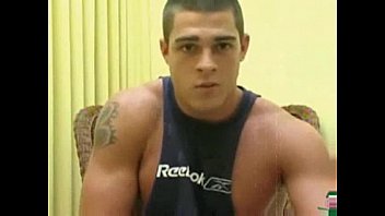video одинокий возбужденный мужик становится очень словесным sex