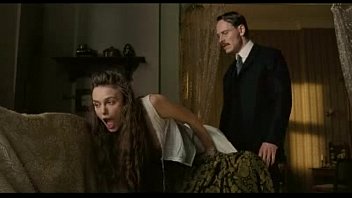 video keira knightley показывает сиськи во время шлепания sex
