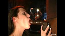 video большой черный член пробурили глотку крошкибрюнетки sex