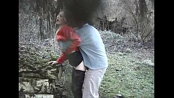 video сладкую блондинку трахнули в лесу sex