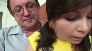 video бабушка застукала мужа трахающего тинку и присоединилась к ней sex