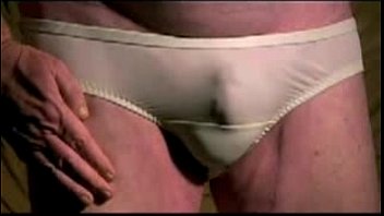 video 柔らかいナイロンパンティーに反応するジム sex