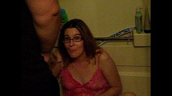 video 二人の男に腹を立てるセクシー素人 sex