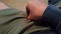 video старый мужик разговаривает в любительском видео трет член о бедро и кончает sex