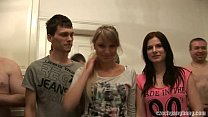 video ガールフレンドと彼女の妹はチェコのギャングバングに犯される sex