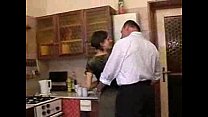 video отчим и дочка на кухне sex