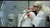video 巨大なおっぱいファックを持つレズビアンの女 sex