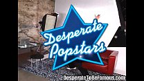 video горячая отчаянная блондинка трахается sex