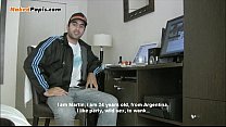 video гигантский гетеросексуальный латиноамериканский папочка дрочит свой толстый чоризо и снимает теплую порцию спермы sex