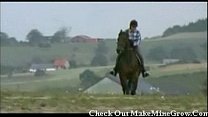 video две красоткиблондинки трахнули в анал в конюшне sex