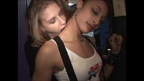 video молодая блондинкалесбиянка кончает отсосанной пальцами симпатичной черной киской до оргазма полное hd sex