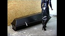 video горячая девушка в латексных дилдо трахает свою пизду sex