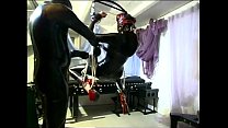 video 従順な女の子は支配されるのが好きです sex