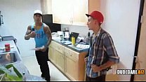 video 巨額の現金がこの少年を手に入れました sex