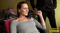 video 肛門で支配された英国のサブベイビー sex