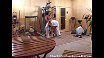 video трахаю блондинку в домашнем спортзале после тренировки sex