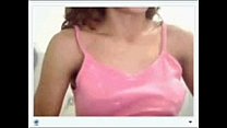 video брюнетка соблазняет перед камерой sex