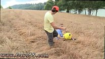 video худенький паренек с огромным членом в публичной ванной гей анальный секс на открытом воздухе sex